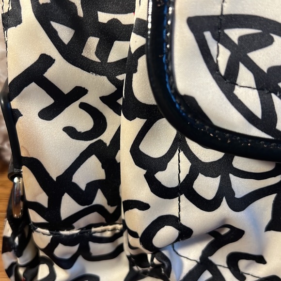 Coach Women's Poppy Daisy Graffiti
Crossbody Handbag Medium White/Black
Floral - Picture 12 of 12